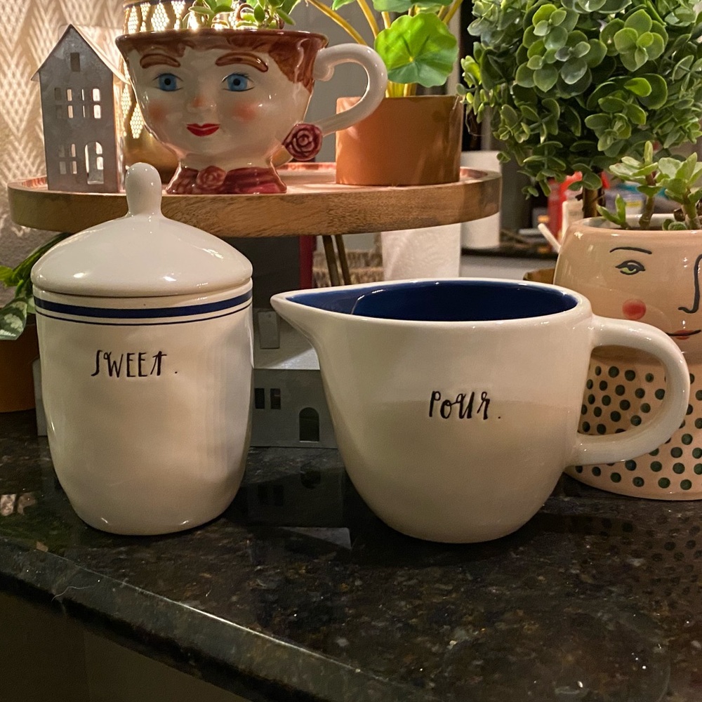 ❌SOLD❌Rae Dunn Sugar and Creamer set